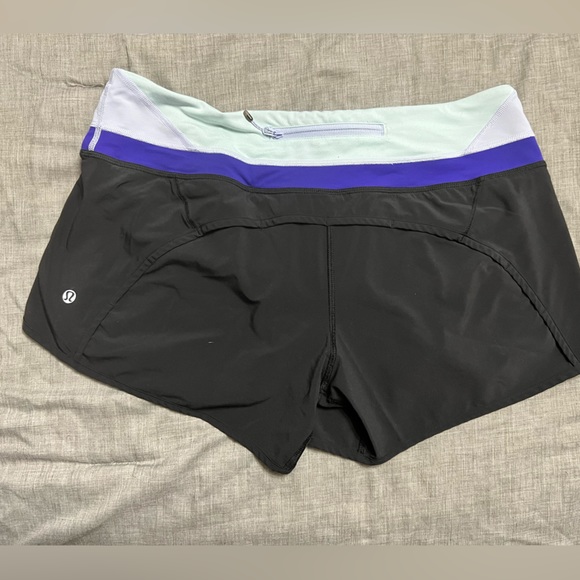 Lululemon shorts Size 8 - Picture 2 of 4